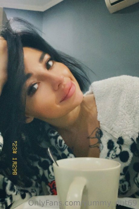 Yummy Nut hot pornstar pictures