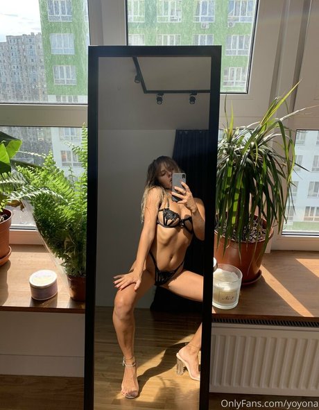 Baby Yona model beautiful galleries