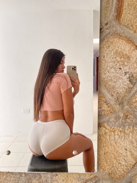 close up onlyfans beautiful photo