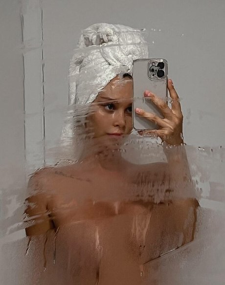 Lily Ermak nudes model photo