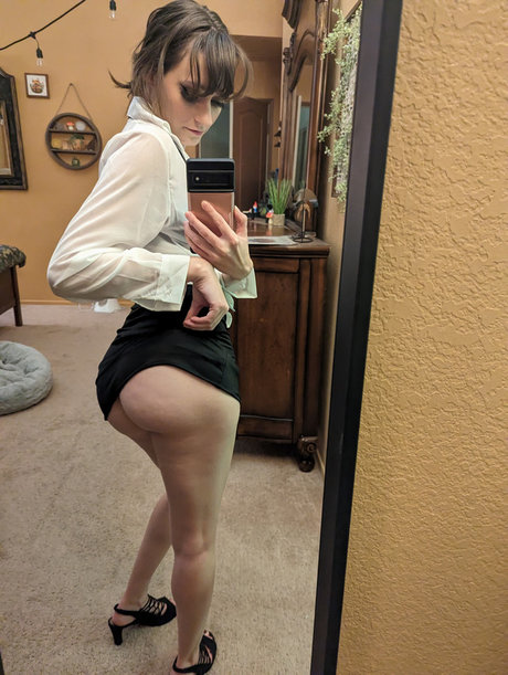 tanacake model picture