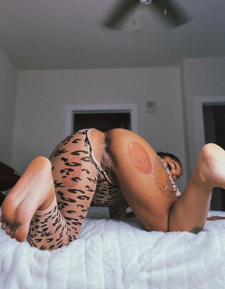 helloomcfly sex actress picture