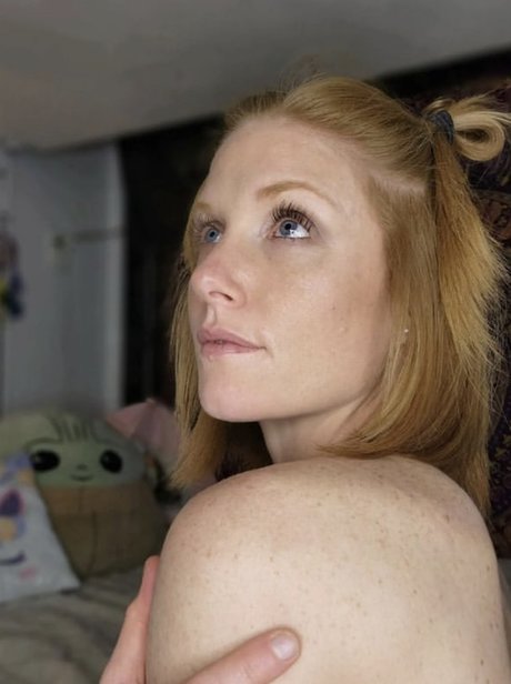 AKGINGERSNAPS model picture