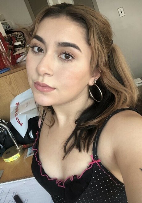 JuicyJ777 pornographic model image