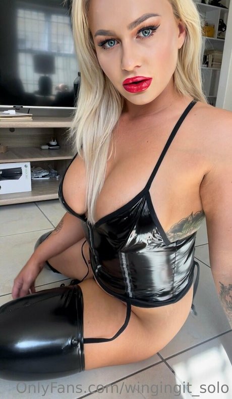 wingingit solo pornstar naked pictures