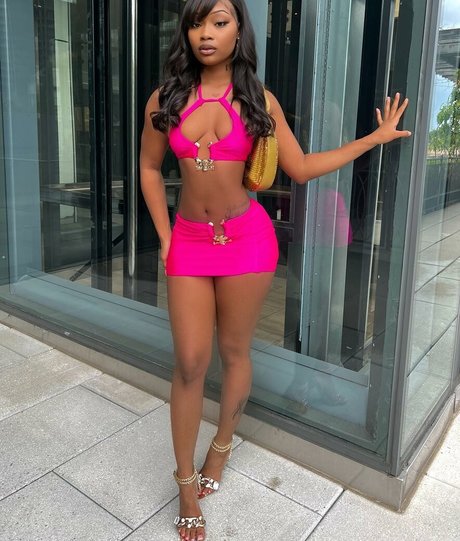 Daalischus sexy actress images