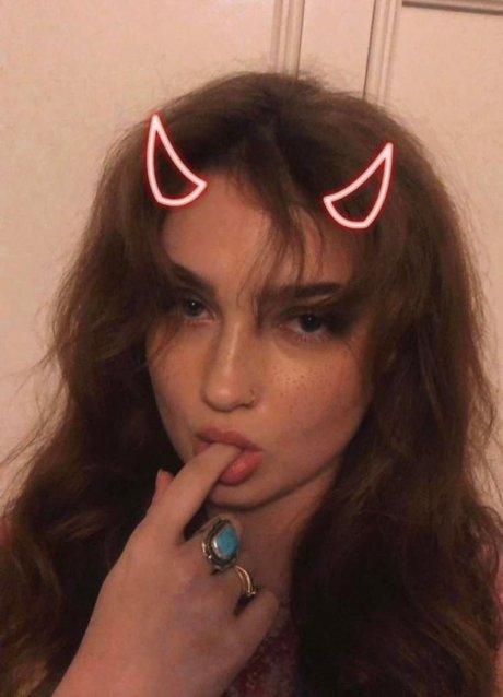 Scarlett Somebody erotic model pic