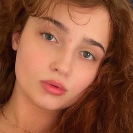 Scarlett Somebody star nudes pics