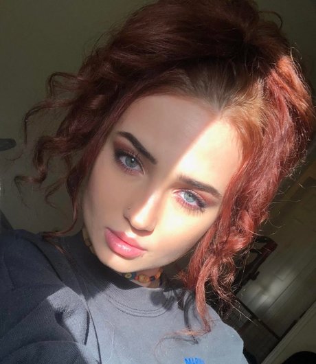 Scarlett Somebody nice actress images