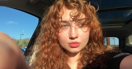 Scarlett Somebody nice actress image