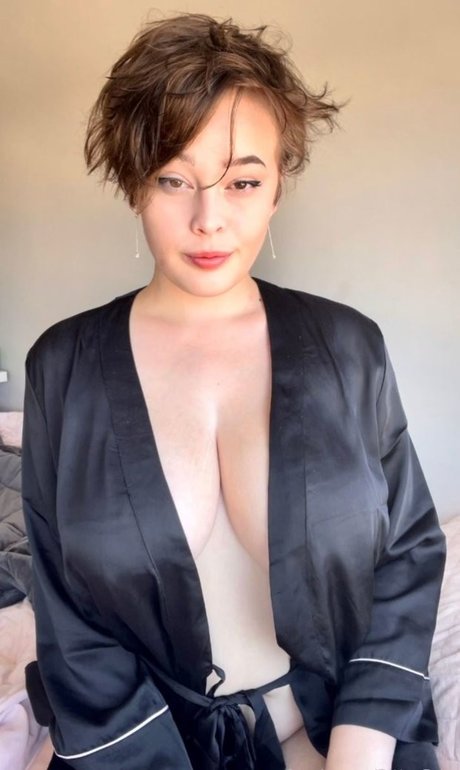 BitterBritt model sex image