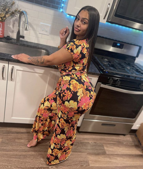 FineAssYonna erotic star archive