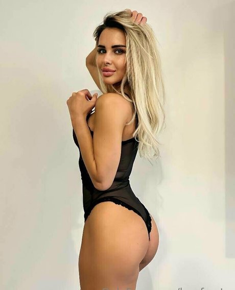 larafrosty adult model images