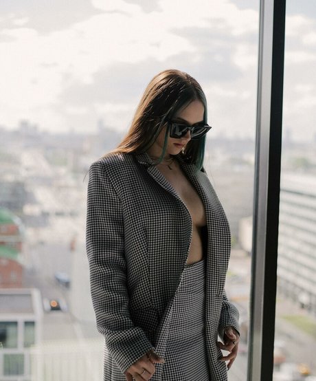 Leron Baron model hot images