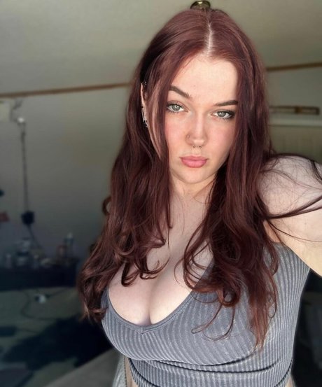 Omwhore model pretty pic