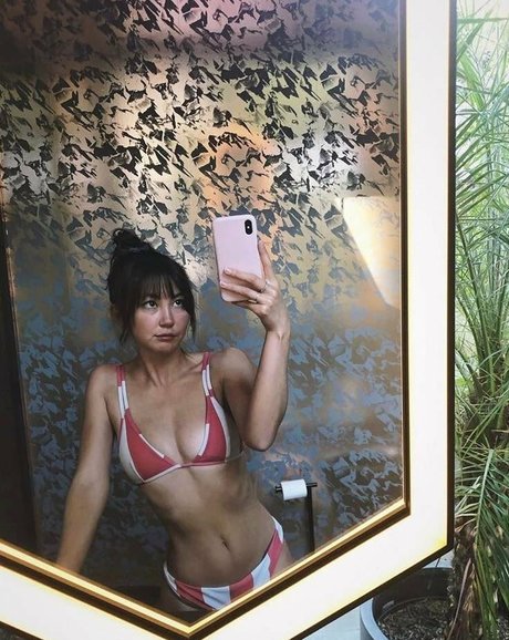 Kimiko Glenn nice actress images