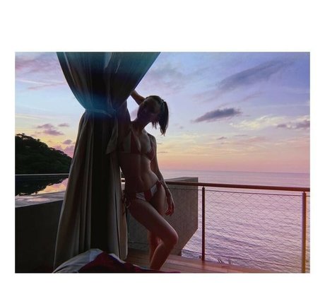 Kimiko Glenn xxx model archive