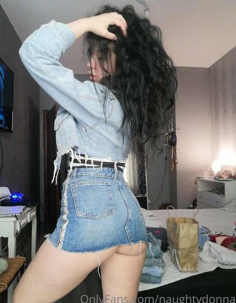 naughtydonna model hd pic