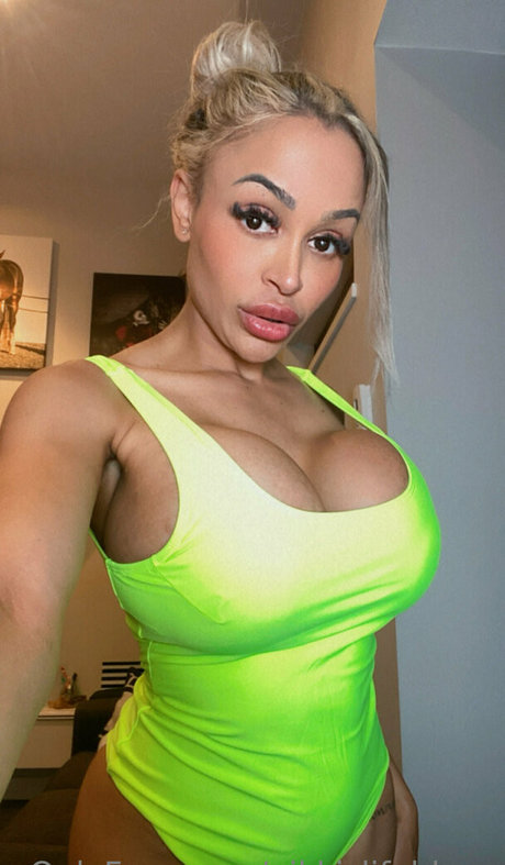 nikkislifeblogx star nude images