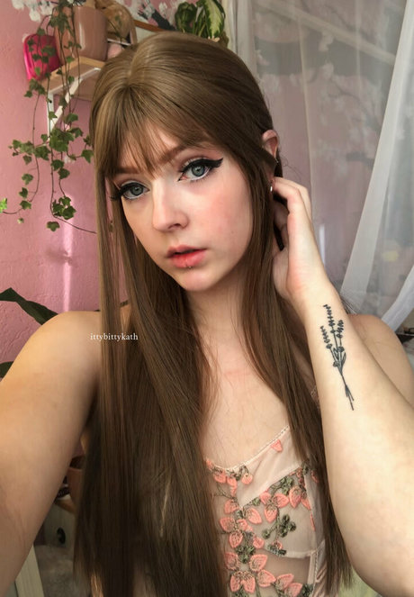 feyafernfree perfect actress pics