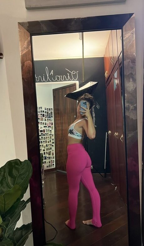 Bruna16 model top img