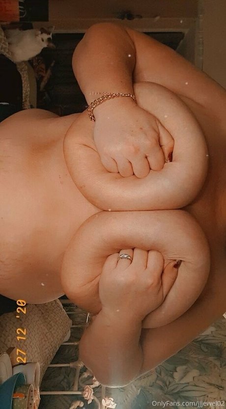 milf mom onlyfans sexy picture