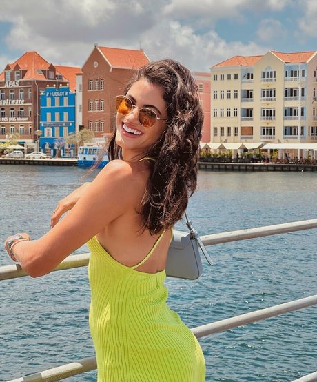 Leticia Salles model pretty picture