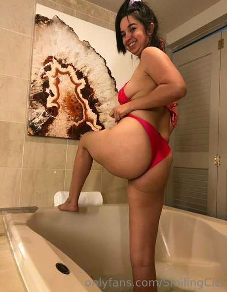 smilingcici beautiful actress picture