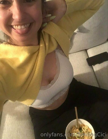 smilingcici top model pics