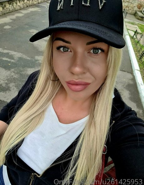 fierymommy naked model photos