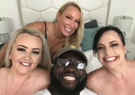 semajmedia naked model image