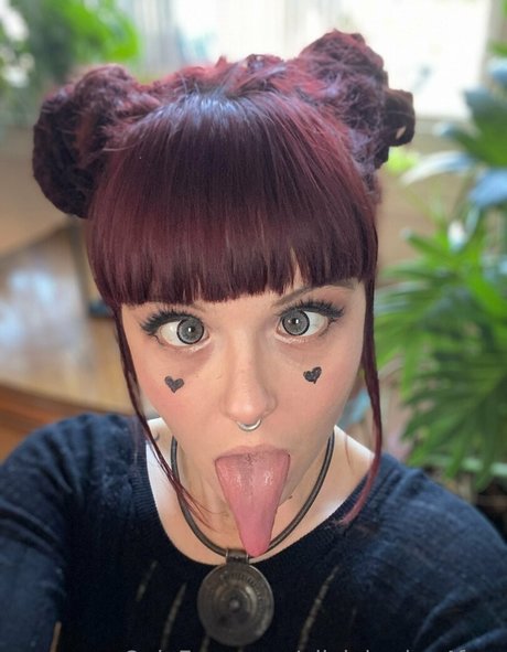 oliviajarden4free model naked pic