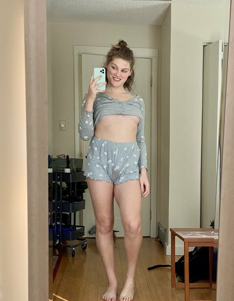 somelittlecrumbs star nudes pic