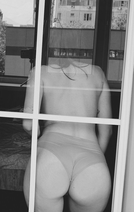 summermur naked model images