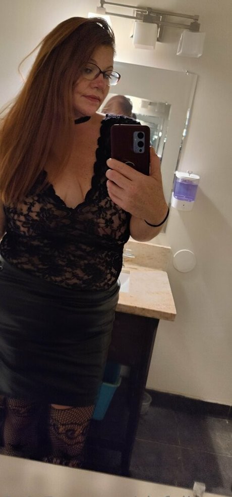 sinfullypurrfuct model beautiful img