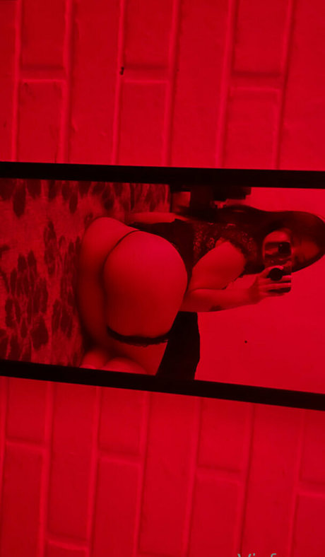 albapar model nude picture