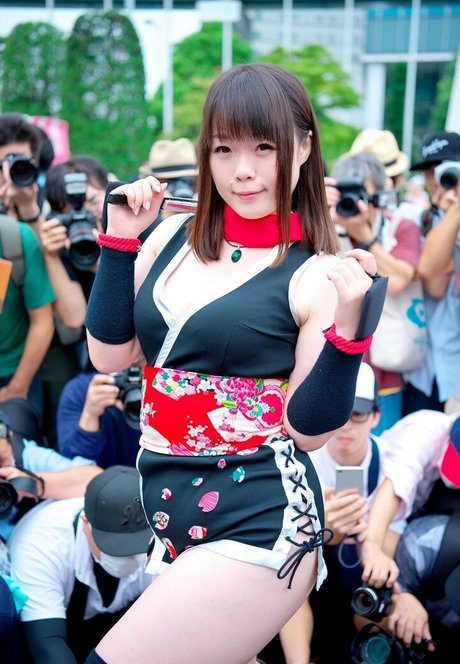 Midori Yuuzono model adult galleries