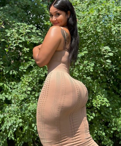 25 onlyfans nude archive