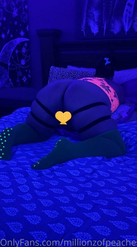 millionzofpeaches pornstar erotic photos