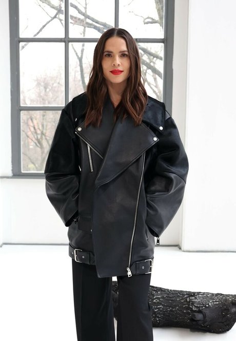 Hayley Atwell nice model pics