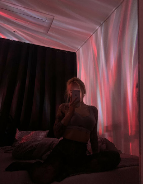 Jee i queen_ art model photo