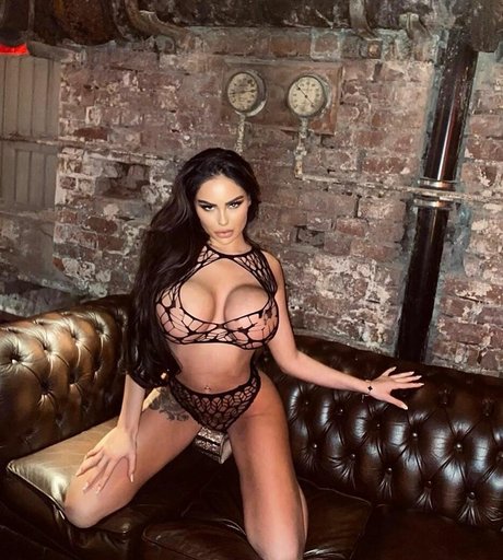 Paris Milan hot pornstar img