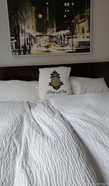 peachyg28 nude pornstar photos