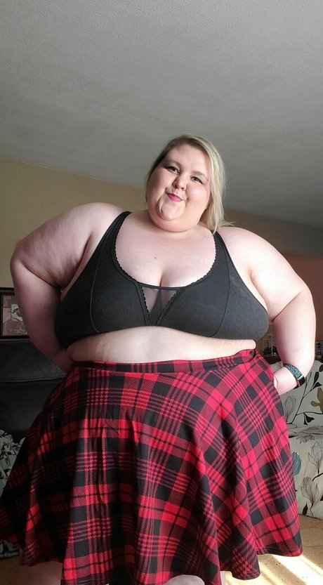 peachyg28 sexy model picture