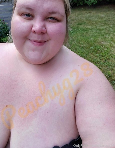 peachyg28 pornstar adult photos