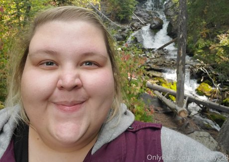 peachyg28 model exclusive archive