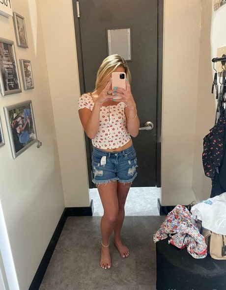 Blonde bombshell922 star nude img