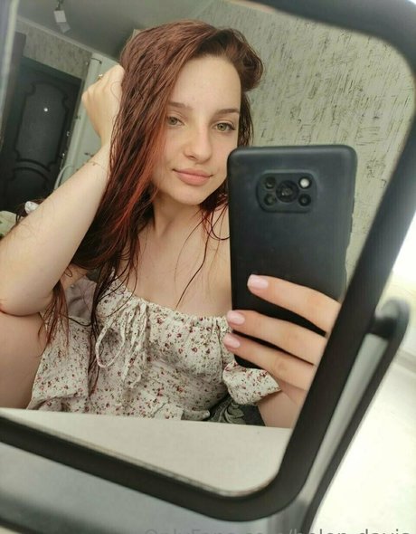 Helen Davis Profile pic