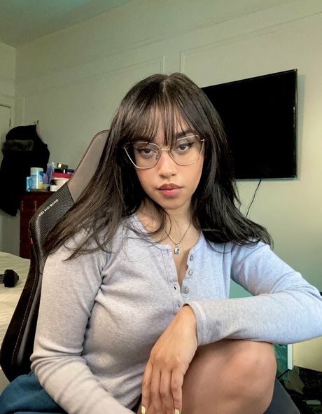 itsqueennovaa sexy star photos