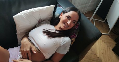 claudiabavel gold top star pic